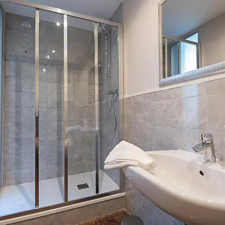 Rosalinda Nocleg ze śniadaniem 4*